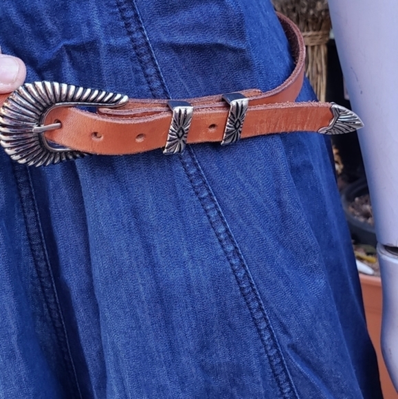 🕷🕷🪳🪲🌹Anthropologie Seamed Denim Dress WITH A BONUS BELT a value of $70 - Picture 7 of 10